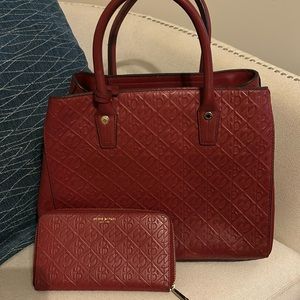 Henri Bendel Red Bag and wallet in great shape 🙌